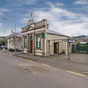  Historic Shipping Office - Akaroa  Акароа